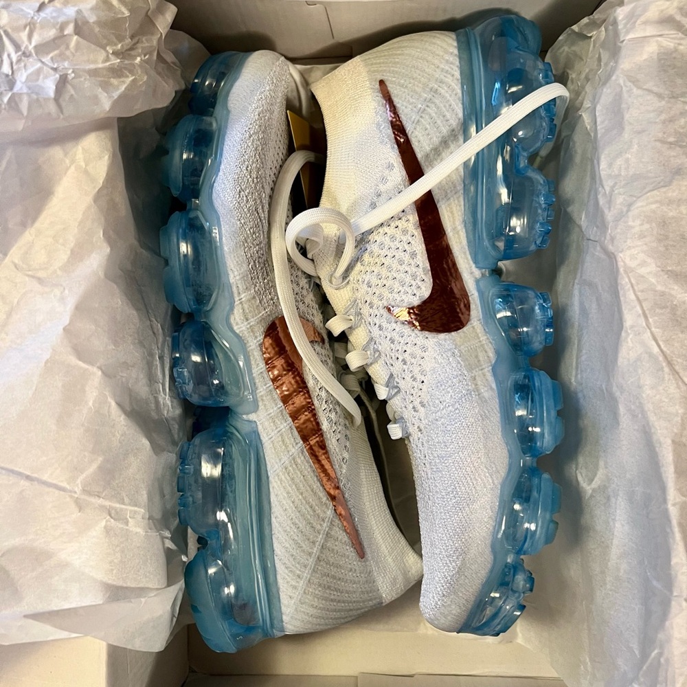 Nike Air Vapormax Flyknit White and Gold Sneakers with Blue Soles